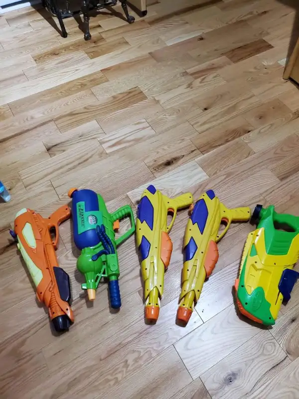 trottinette,brouette,kit balancoire,chaise,fusil $sur demande in Kids in Laval / North Shore - Image 6