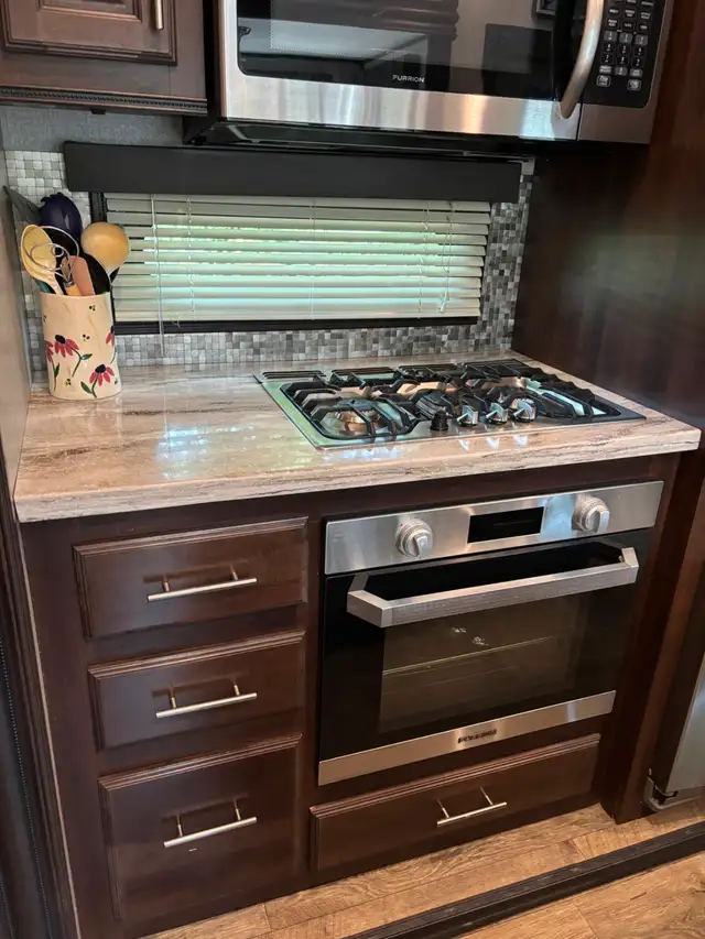Rare front living room: 2019 Jayco North Point in Travel Trailers & Campers in Red Deer - Image 17