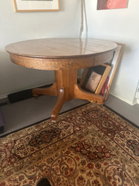 Solid oak round pedestal table 