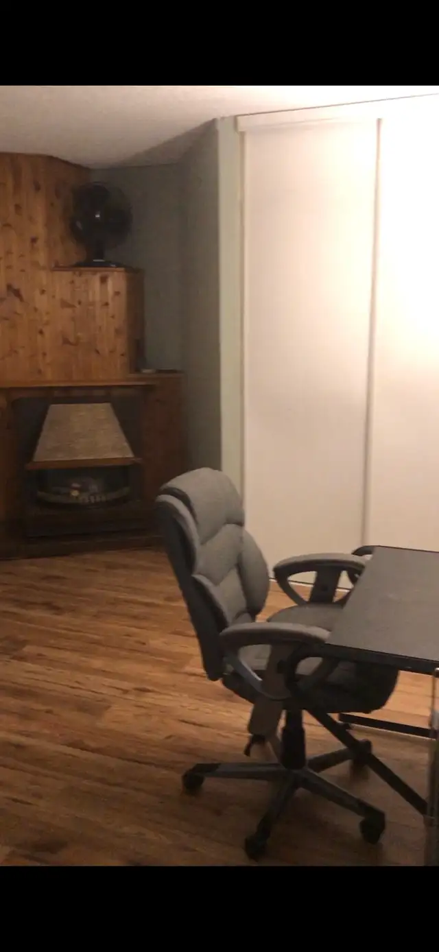 Room with private bathroom for working professionals !