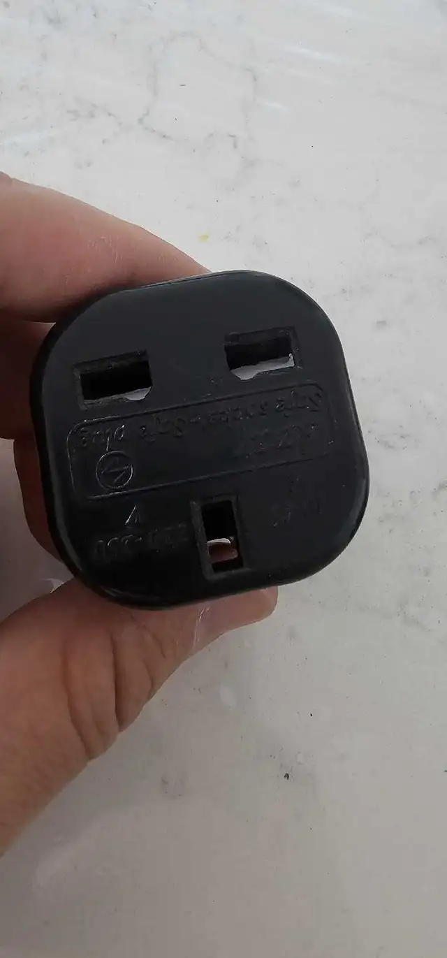 Travel Adapter - British 3 Pin White - UK Standard Plug to Europ in Other in City of Toronto - Image 5
