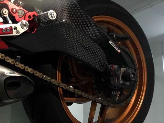 Ducati Panigale 899 / 959 Carbon Fiber Swingarm Cover. New dans Pièces et accessoires pour motos  à Ville de Montréal - Image 4