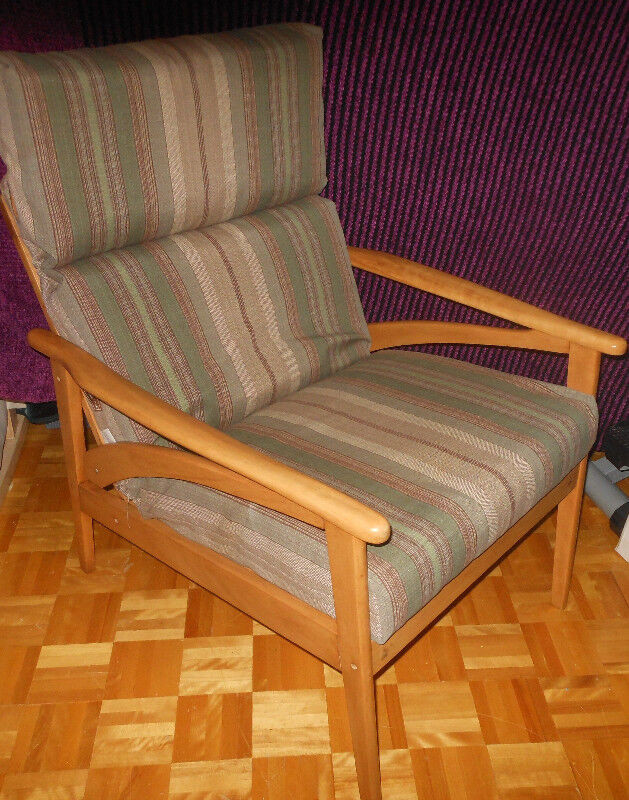 Armchair mid-century with cushion dans Art et objets de collection  à Ville de Montréal - Image 4