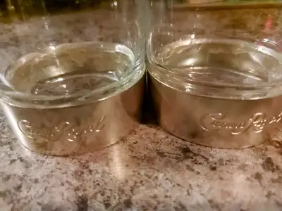 2 CROWN ROYAL GLASSES X-COND $5.00 FOR THE PAIR 