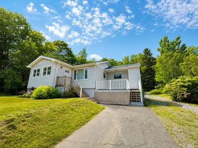 3-Bedroom Updated Home in Head of St. Margaret’s Bay Welcome to this beautifully maintained three-be...