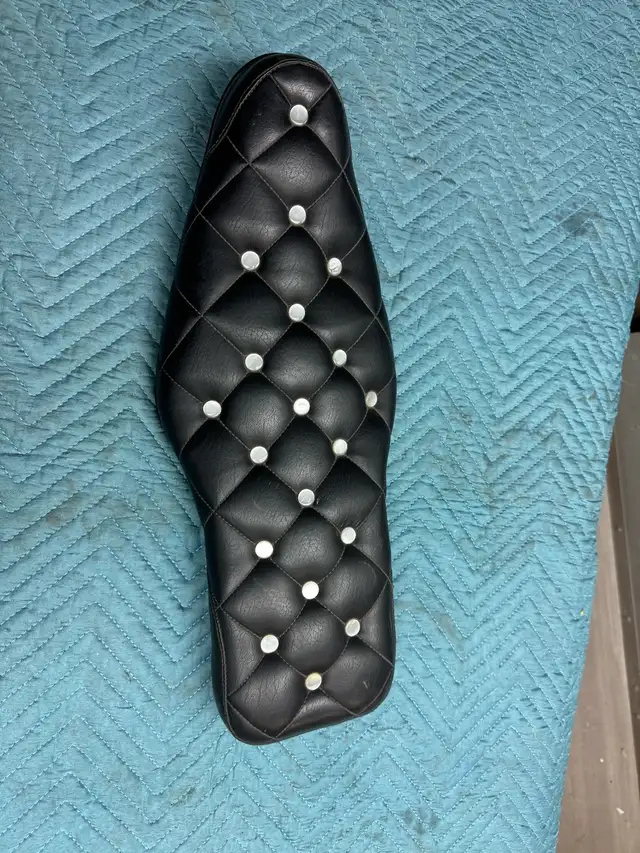 motorcycle seat in Motorcycle Parts & Accessories in Mississauga / Peel Region - Image 2