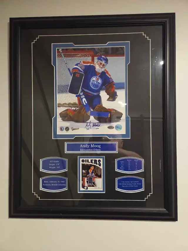 oiler autographed memorabilia  in Arts & Collectibles in Edmonton - Image 3