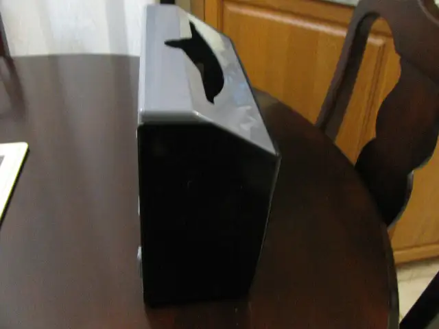 SCOTT  TOWEL DISPENSER in Industrial Kitchen Supplies in Norfolk County - Image 4