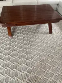 Table de salon en bois massif
