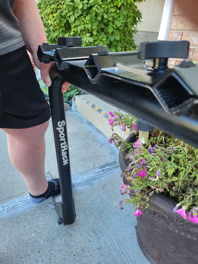 BIKE CARRIER, 4 BIKE SPORT RACK,HITCH MOUNT in Road in Calgary - Image 3