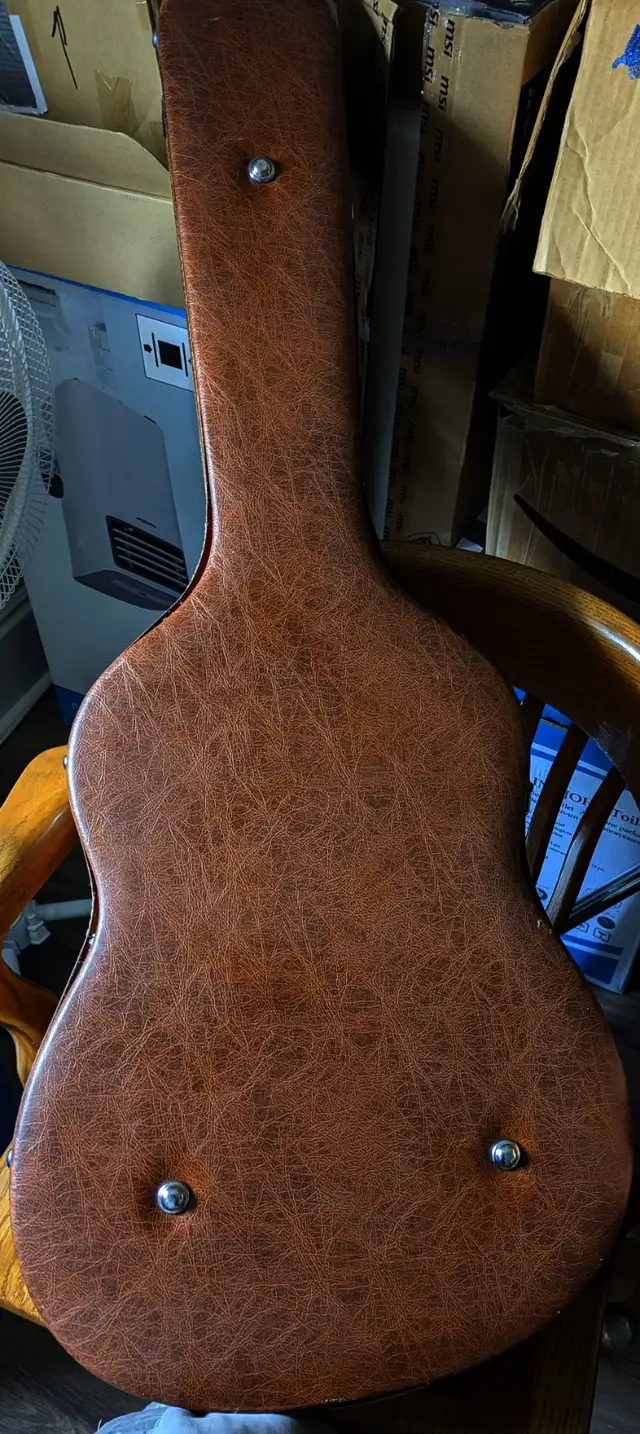 Acoustic Guitar Case in Guitars in Summerside - Image 7