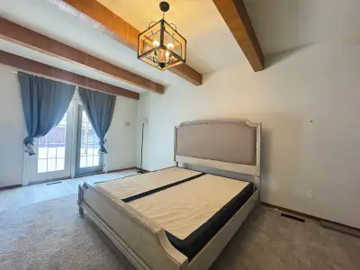 Room for Rent – Lakeview, South of Regina Ideal for students & professionals! ️ Basement Room - Full...