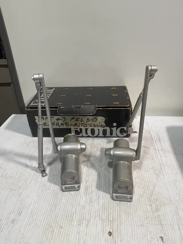 Etonic Door Closers in Windows, Doors & Trim in City of Montréal - Image 3