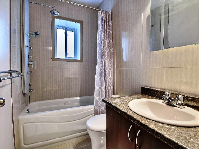 Chambre pour étudiants ou stagiaires/students room to rent in Room Rentals & Roommates in City of Montréal - Image 4