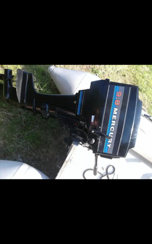 Mercury 9.8 hp outboard in Powerboats & Motorboats in Whitehorse