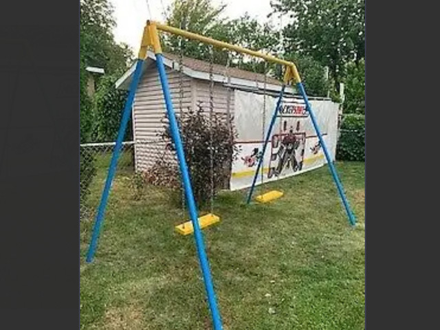 Balançoire en fer massif pour enfants/adultes dans Mobilier pour terrasse et jardin  à Longueuil/Rive Sud - Image 2