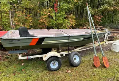 Just have the boat trailer was sold. You can come pick up comes with oars has no leaks. Can deliver...