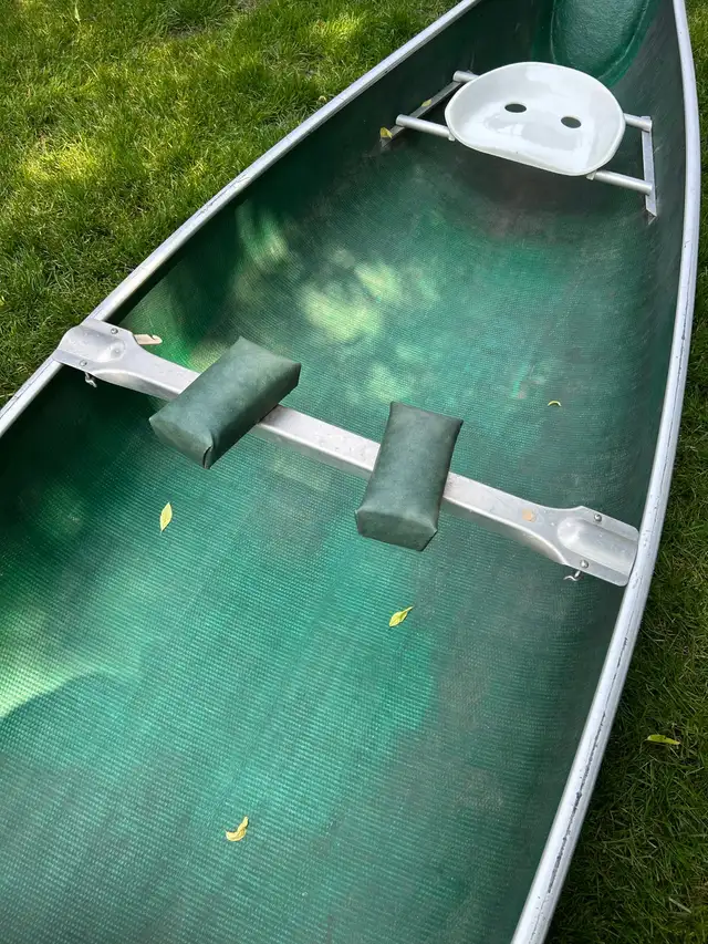 16 Foot Kevlar Canoe in Canoes, Kayaks & Paddles in City of Toronto - Image 7