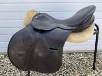 Selle de Saut britannique Kent M. 18" Medium