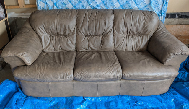 Leather Sofa in Couches & Futons in Markham / York Region