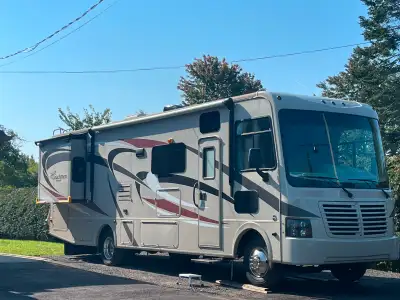 Lac du Cerf, Coachmen Pursuit 2015 32' modèle 31BD Ford V10, 53,000 KM 5 ceintures , couche 5 Beauco...