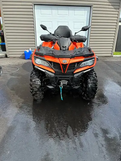 Vtt cfmoto cforce800x avec seulement 1617 km la batterie vien d’être remplacer et le changement d’hu...