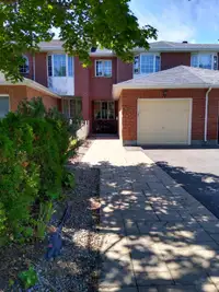 Townhouse available in Kanata Available July 1st