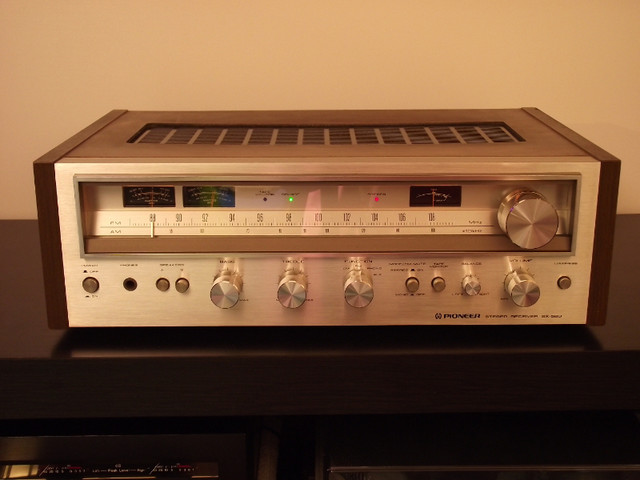 PIONEER Stereo Receiver SX-580 Wood Case in Stereo Systems & Home Theatre in Markham / York Region - Image 2