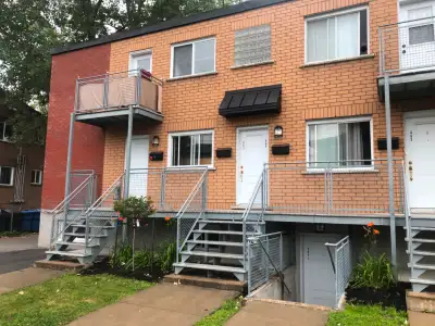 VIEUX-LONGUEUIL, CHARMANT 3-1/2 À LOUER « Le Vieux-Longueuil est décidément l’endroit parfait si vou...