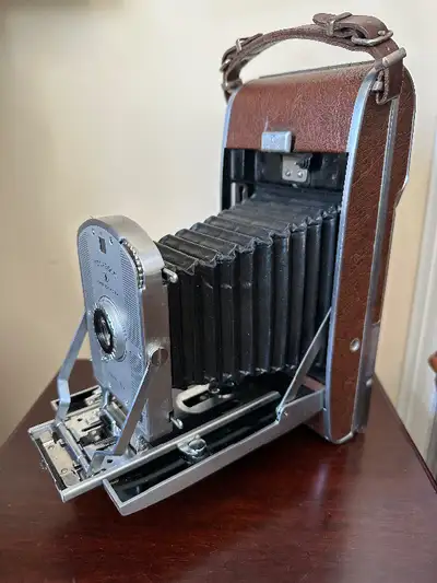 Vintage Polaroid Land camera Model 95B made in U.S.A 1950s, View more