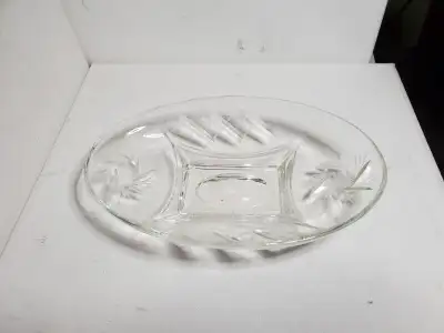 Pinwheel crystal candy bowl used / bol à bonbons usagé, View more