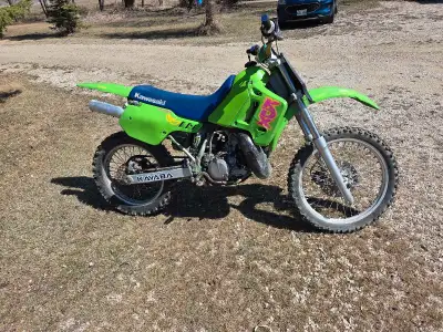 1989 kdx200 Adds up its available Not interested in trades of any sort 200cc 2 stroke Runs and drive...