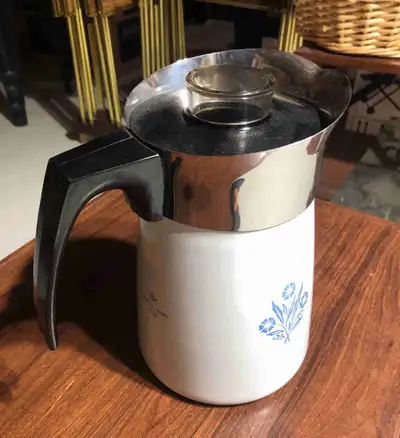 Perfect condition used Corning Ware coffee percolator pot. Perfect condition. Perfect brew. No chips...
