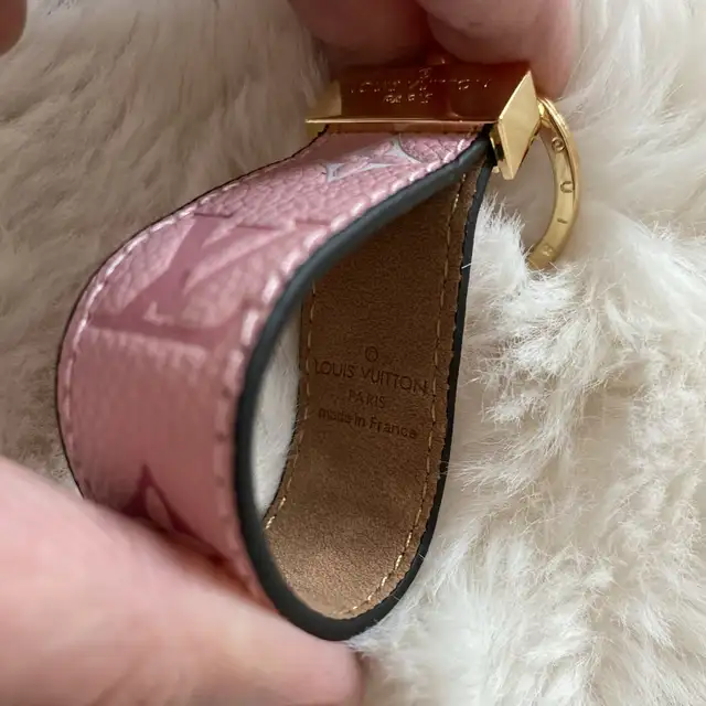 Louis Vuitton Pink Keychain Brand New in Box in Multi-item in City of Toronto - Image 5