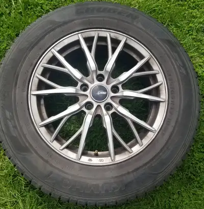 4 CRW Rims/Jantes CRW (235/65 R17 104H) $300 Usage Used + Tires 4 CRW Rims/Jantes CRW (235/65 R17 10...