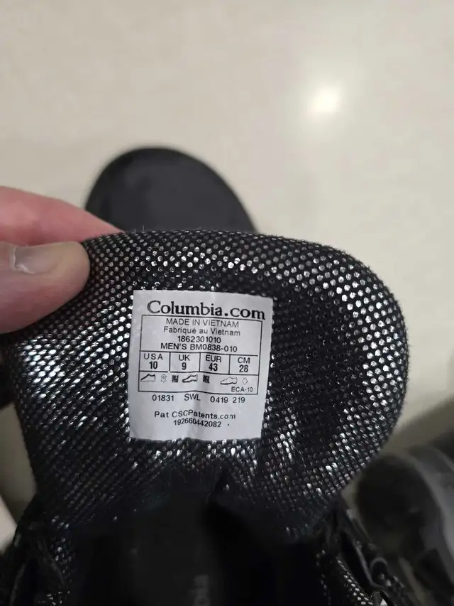 Botte Columbia 10 homme presque neuve in Men's Shoes in Granby - Image 4