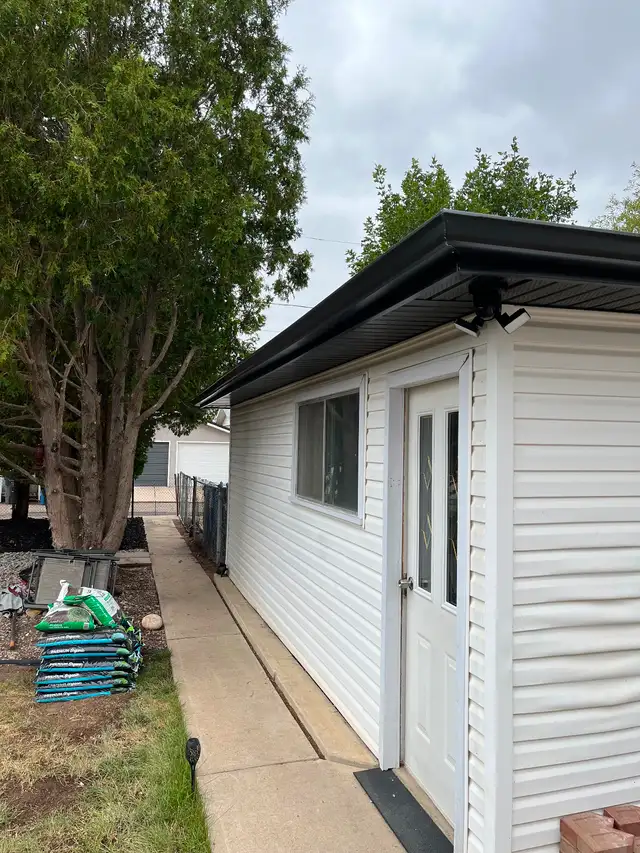Eavestrough,siding,soffit and fascia in Lawn, Tree Maintenance & Eavestrough in Medicine Hat - Image 6