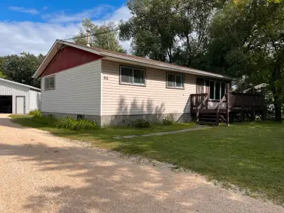 96 RHEAULT AVE. LORETTE, MB MAIN HOUSE+HEATED GARAGE