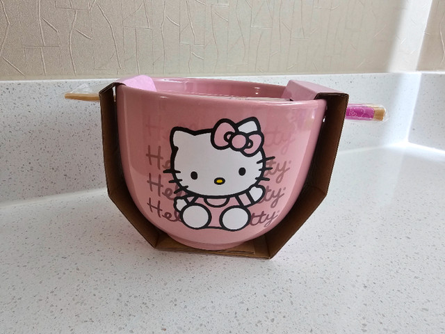 NEW Hello Kitty Pink Gradient Ramen Bowl with Chopsticks in Kitchen & Dining Wares in Markham / York Region