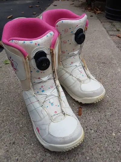 K2 BOA SNOWBOARDING Boots Size 6, View more