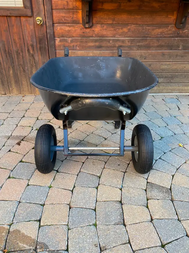 YARDWORKS quick release self-dump wheelbarrow in Outdoor Tools & Storage in Oakville / Halton Region - Image 4