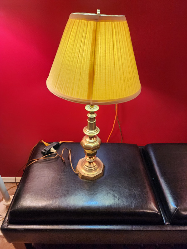 Vintage Brass Table Lamp 28in Tall in Indoor Lighting & Fans in Edmonton - Image 3