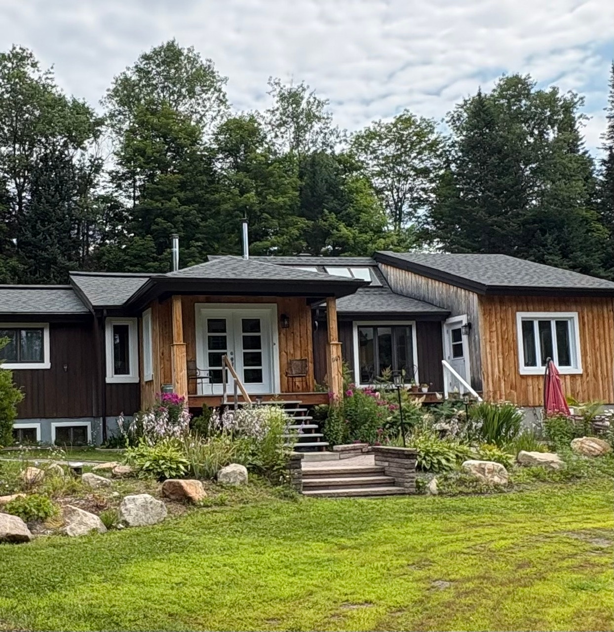 Petit Domaine Privé à Sainte-adèle — 3 Bâtiments — 749 000 $ — photo 3