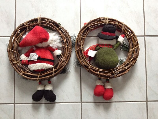 Santa and Snowman Christmas Wreaths in Home Décor & Accents in Markham / York Region - Image 2