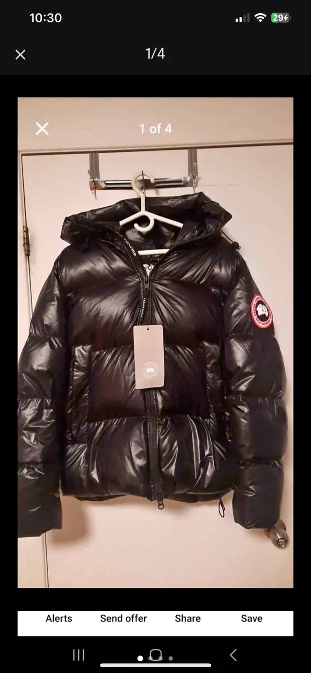 Canada Goose Jacket in Women's - Tops & Outerwear in Longueuil / South Shore - Image 2
