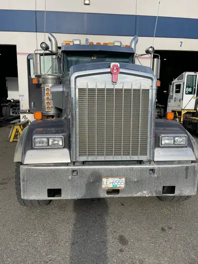 2015 Tridem W900L Dump Truck - 500,000km - 600hp Cummins 1850 torque - 18spd transmission - 20,000lb...