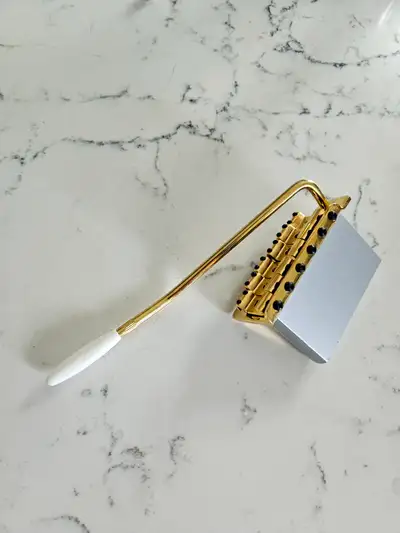 Fender stratocaster bridge and tremolo system, View more