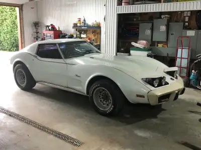 Projet corvette stingray 1976 L82. Beaucoup de pièces neuves (+ de 8000$) provenant de corvette amer...