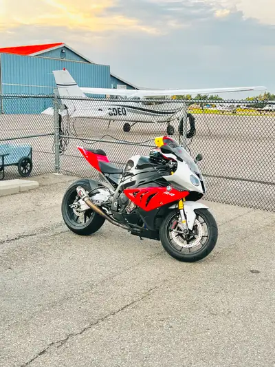 Hello, I am looking to sell my 2012 BMW S1000RR. I am the second owner of this bike. Has 12,xxxkms....