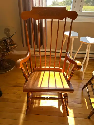 Antique Chair. Chaise antique, View more